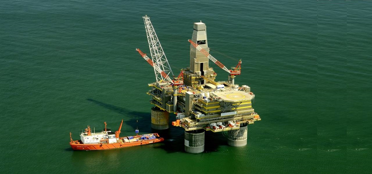 Keppel Corp signs a deal with AWILCO to build semi-submersible rig